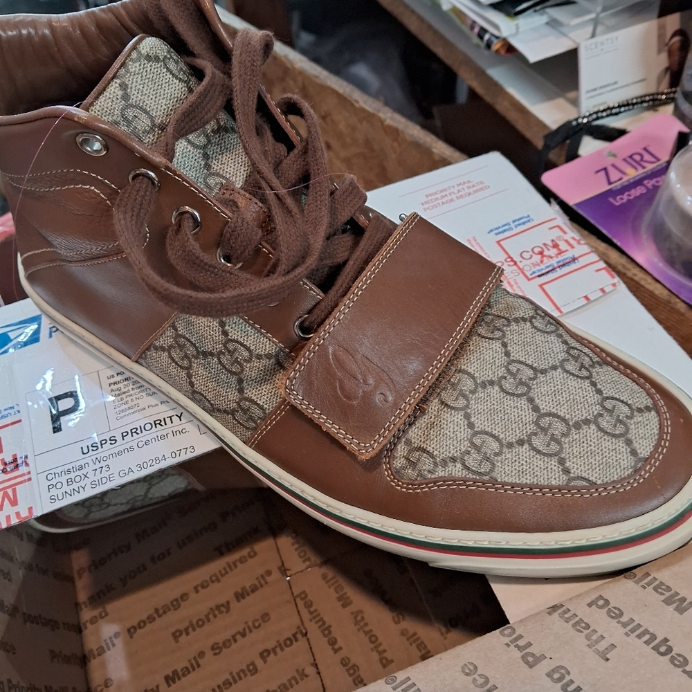 Authentic Gucci mens sneakers